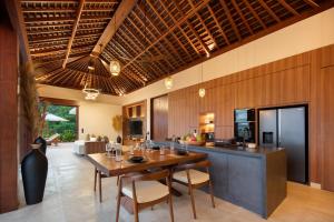 Luxury SeaView Villa - 5 min to Tampah Beach