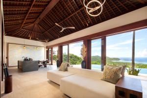 Luxury SeaView Villa - 5 min to Tampah Beach
