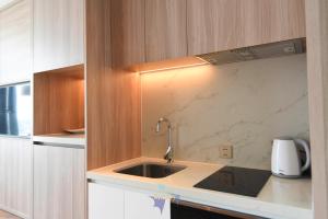 A La Carte Ha Long Beachfront Condotel