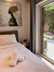 The locals Vouliagmeni square apartment