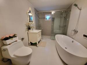 Uncle Noom Pool Villa - Ratchada Bangkok