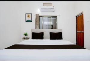 Ayushmaan Hotel - near Jabalpur Railway Station