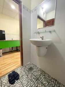 Nhà Nghỉ Sakura Homestay R10