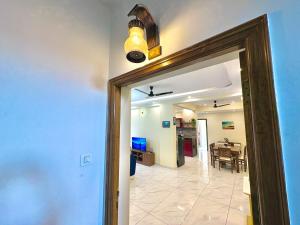The Ivory Heaven - Porvorim 2BHK Family Stay & WiFi by Mirashya Homes