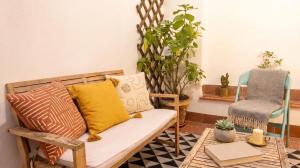Bright 2BR home with double patio Macarena