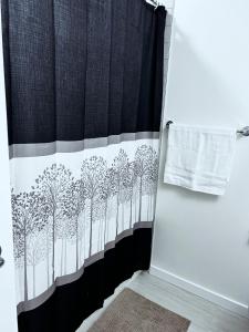 Cozy private suite - 12 minutes from the airport