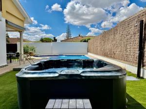 Villa Sol y Vino I Piscina Salada I Jacuzzi Spa I BBQ I PS5 I Aircon I Luxury & Privacy Jerez