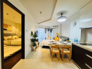 Monaliza 1BR Suite with Balcony & Living Room in Tambuli Seaside Resort