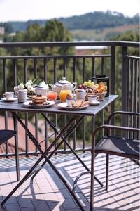 Elegant Penthouse LA BALCONATA - Wellness Retreat & Castle View