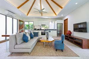 Pool Villa 4BR Walkable to Everything in Rawai P6