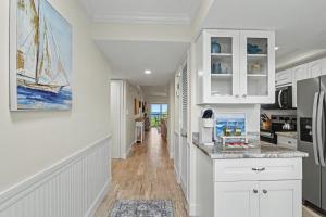 Lands End 8-303 Beach Front