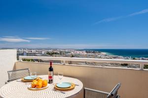 Top floor Inspiring view pool beach nearby