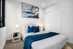 Cosy 2 Bedroom CBD Retreat with Pool, Sauna and Sky Lounge City Views