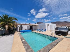 Villa AXIA by Villitas