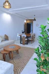 Apartment with pool and sea view 300 m from beach