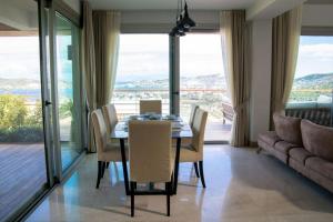 Luxury 5-Bedroom Sea View Villa with Private Pool
