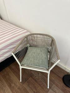 Garden Studio 1 with Parking in North Bristol