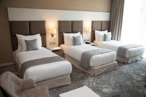 2h HOTEL