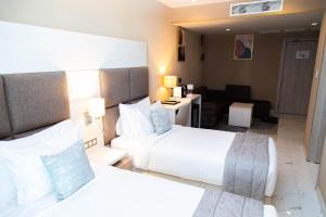 2h HOTEL