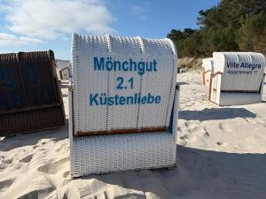 Prora - Strandkorb am Strand - Küstenliebe