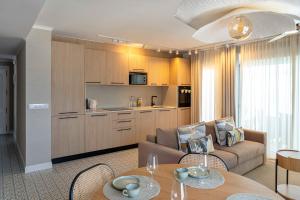 NEW SEAVIEW & SKY APARTMENT Playa De Oro 13rd floor con Parking