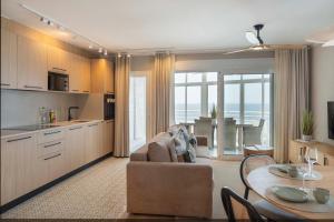 NEW SEAVIEW & SKY APARTMENT Playa De Oro 13rd floor con Parking