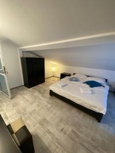 Vama Stone House