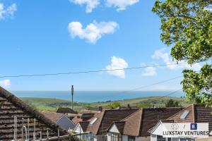 FREE Parking - Driveway - South Downs - Garden - Sleeps 11