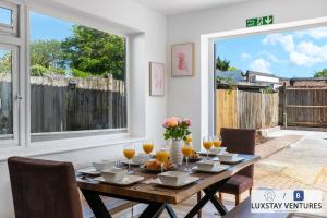 FREE Parking - Driveway - South Downs - Garden - Sleeps 11