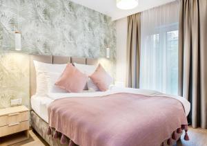 InPoint Royal Panorama Apartment - Balcony with Wawel Castle View