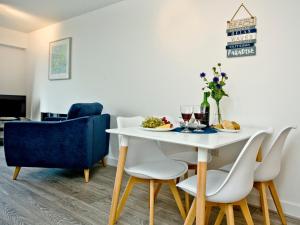 Fistral Escape
