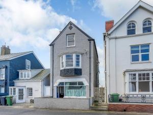 Ystwyth House