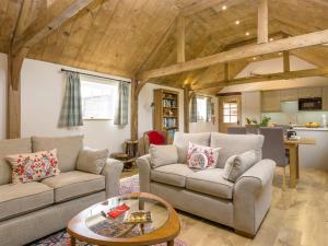 The Calf Shed-Ukc2113