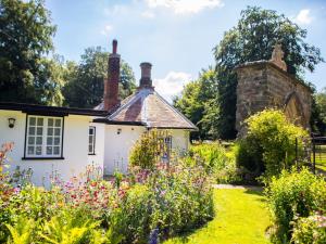 Lion Gate Lodge