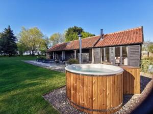 The Stables - Uk50804