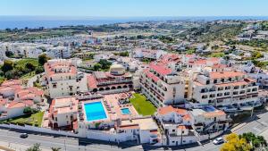 Top floor Inspiring view pool beach nearby