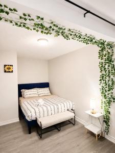 Beautiful and Central 3 Bedroom Condo with Parking