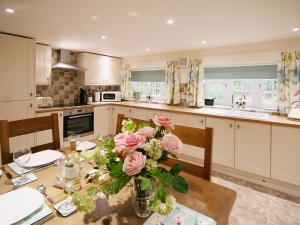 Chestnut Cottage - E5625