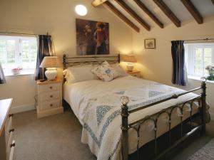 Chestnut Cottage - E5625
