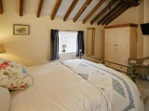Chestnut Cottage - E5625