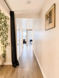 Beautiful and Central 3 Bedroom Condo with Parking