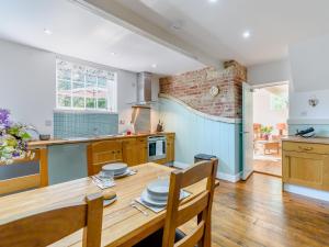 The Hideaway The Den