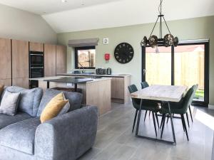 Water Lily Cottage - Ukc4641