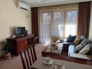 Modern Cozy Apartment - 5 min to Gondola - Free Parking & Terrace