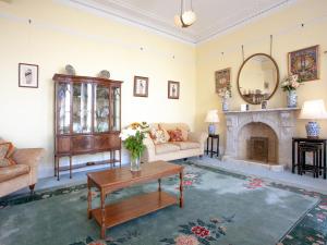 Longcroft House