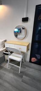 Cozy Deluxe Room near Cenang Beach with Balcony