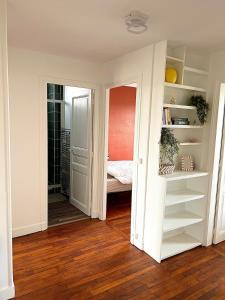 Charming apartment full of character near to Paris