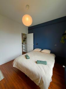 Charming apartment full of character near to Paris