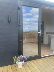 Selkie Hillhouse Glamping POD