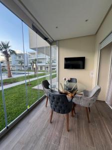 Cozy apartment with pool view
